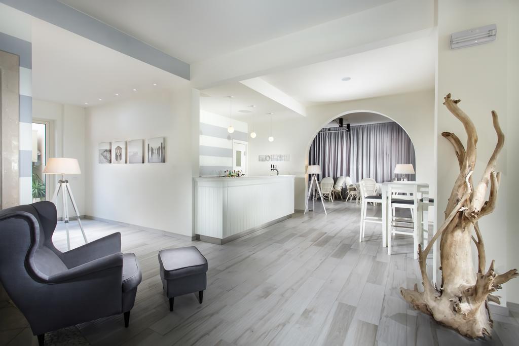 Hotel Nettuno Чезенатико Экстерьер фото