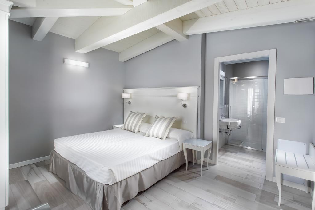 Hotel Nettuno Чезенатико Экстерьер фото