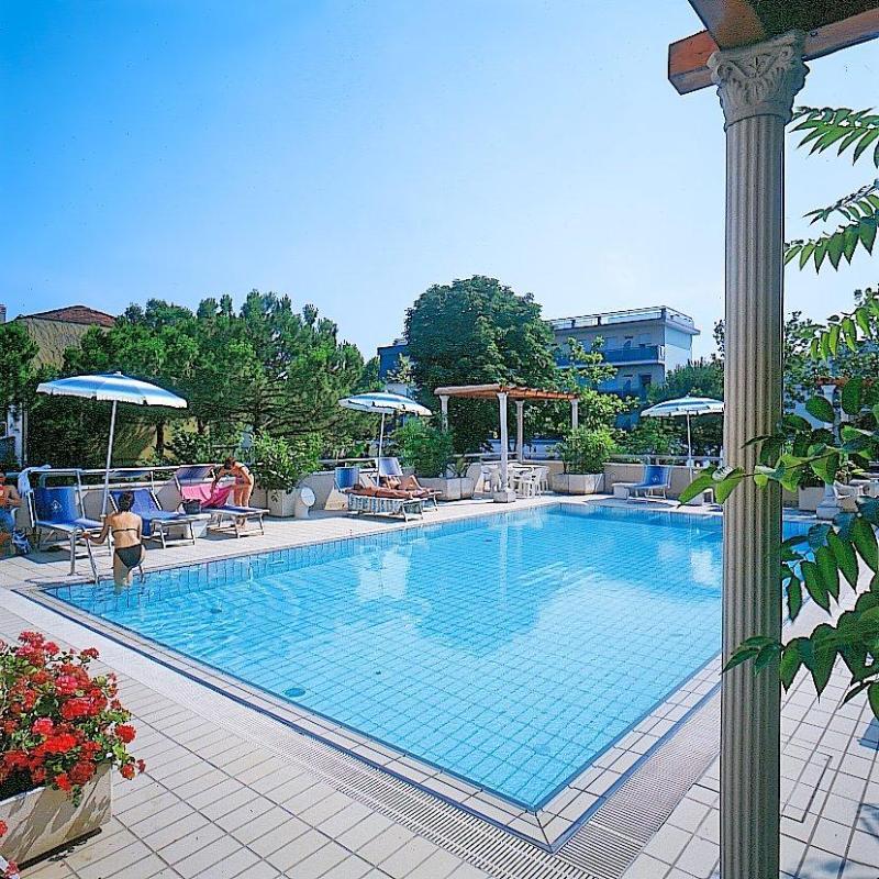 Hotel Nettuno Чезенатико Экстерьер фото