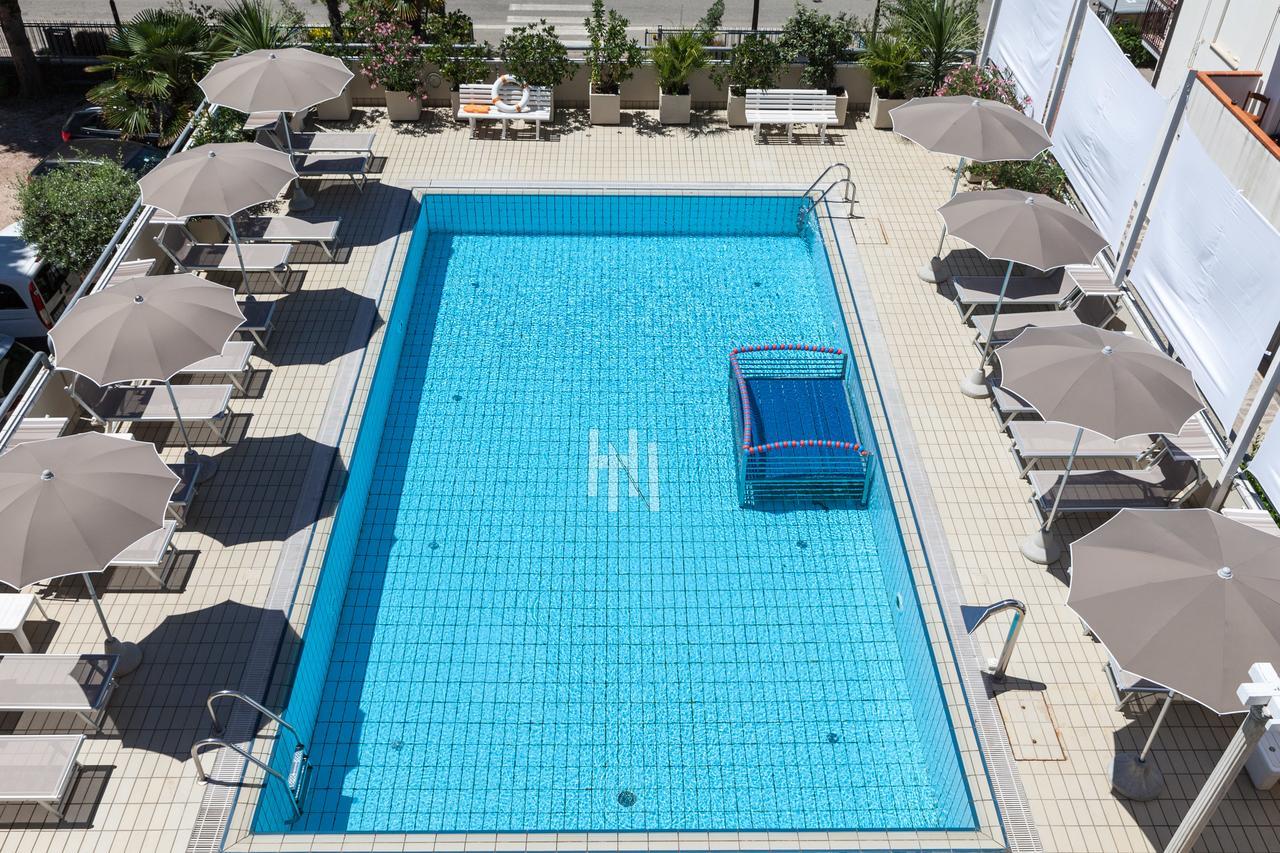 Hotel Nettuno Чезенатико Экстерьер фото